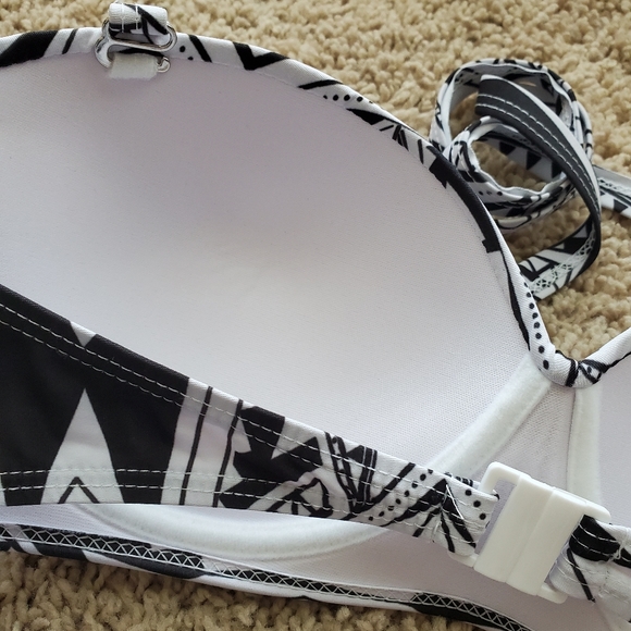 Black & White Pattern Swimsuit - Picture 4 of 4